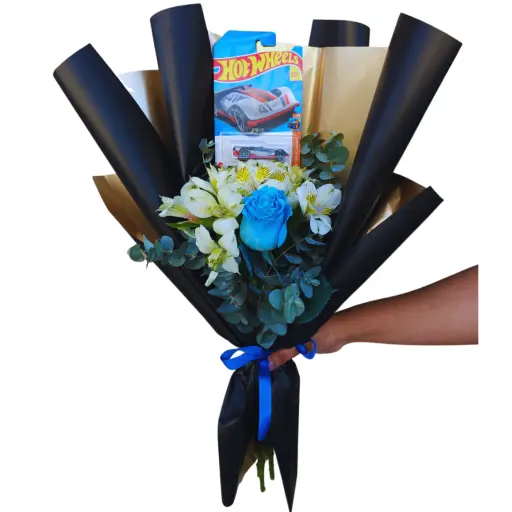 Ramo de flores con rosa y hot wheels